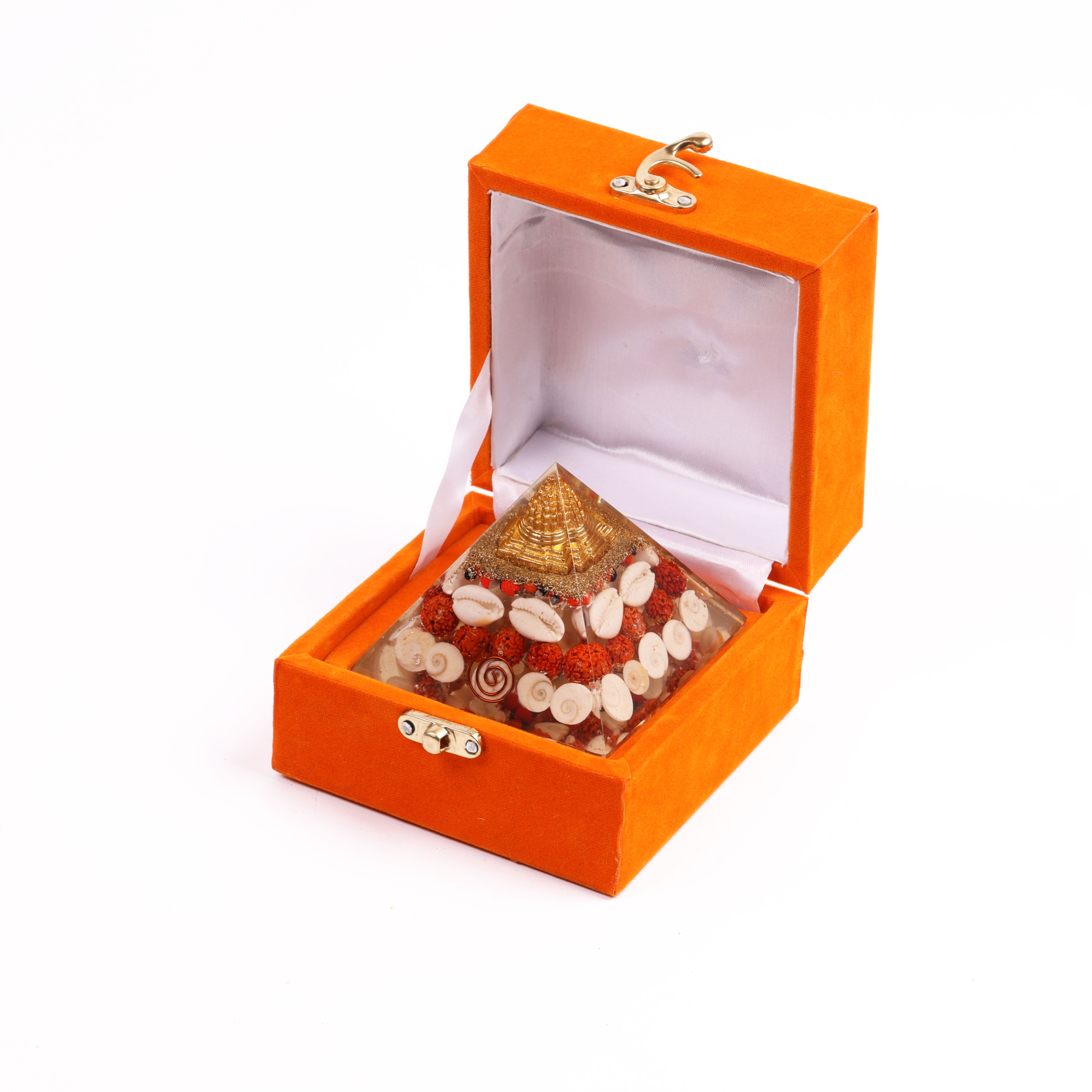 Lakshmi Yantra with Gomti Chakra Pyramid